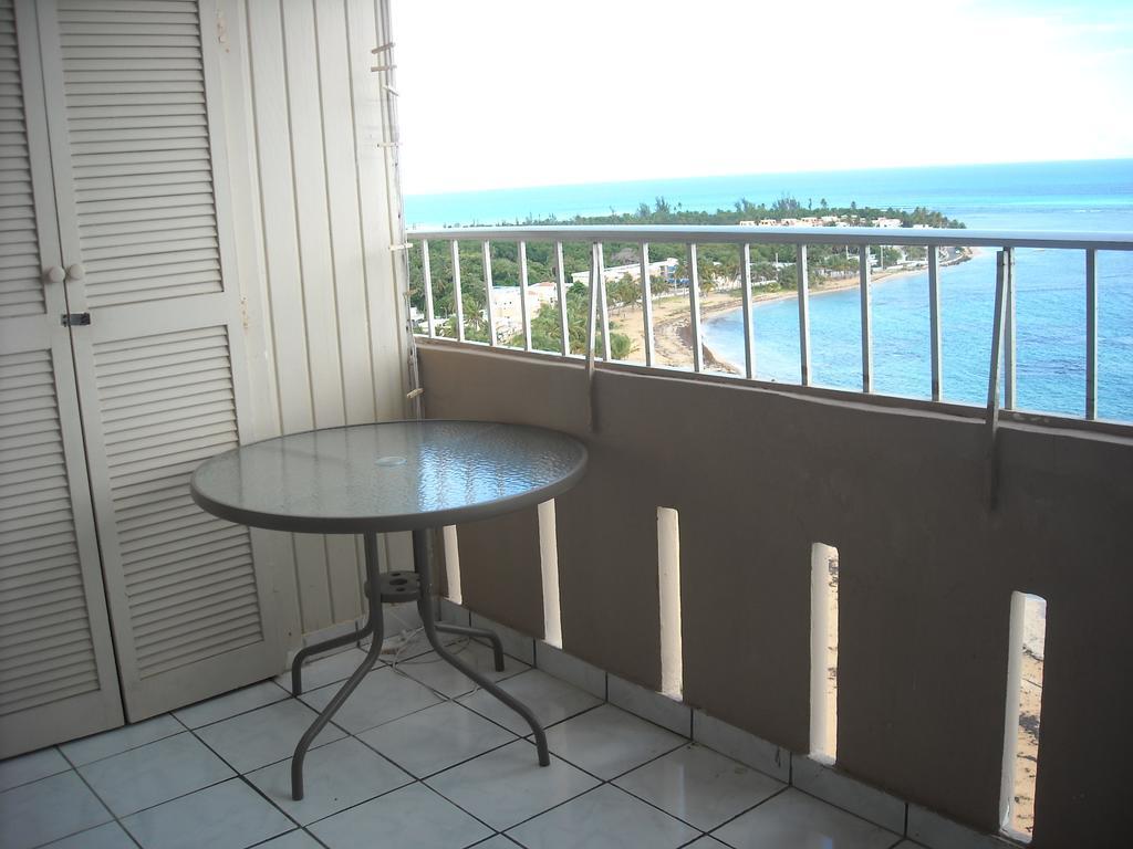 Ocean Front Apartment Luquillo Exterior photo